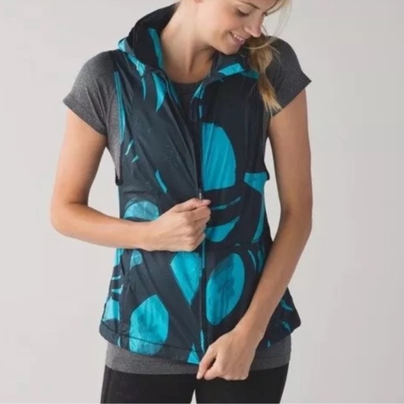 lululemon athletica Jackets & Blazers - Lululemon Pack-It Vest Back Spin Stroke Peacock Blue Black Size 6